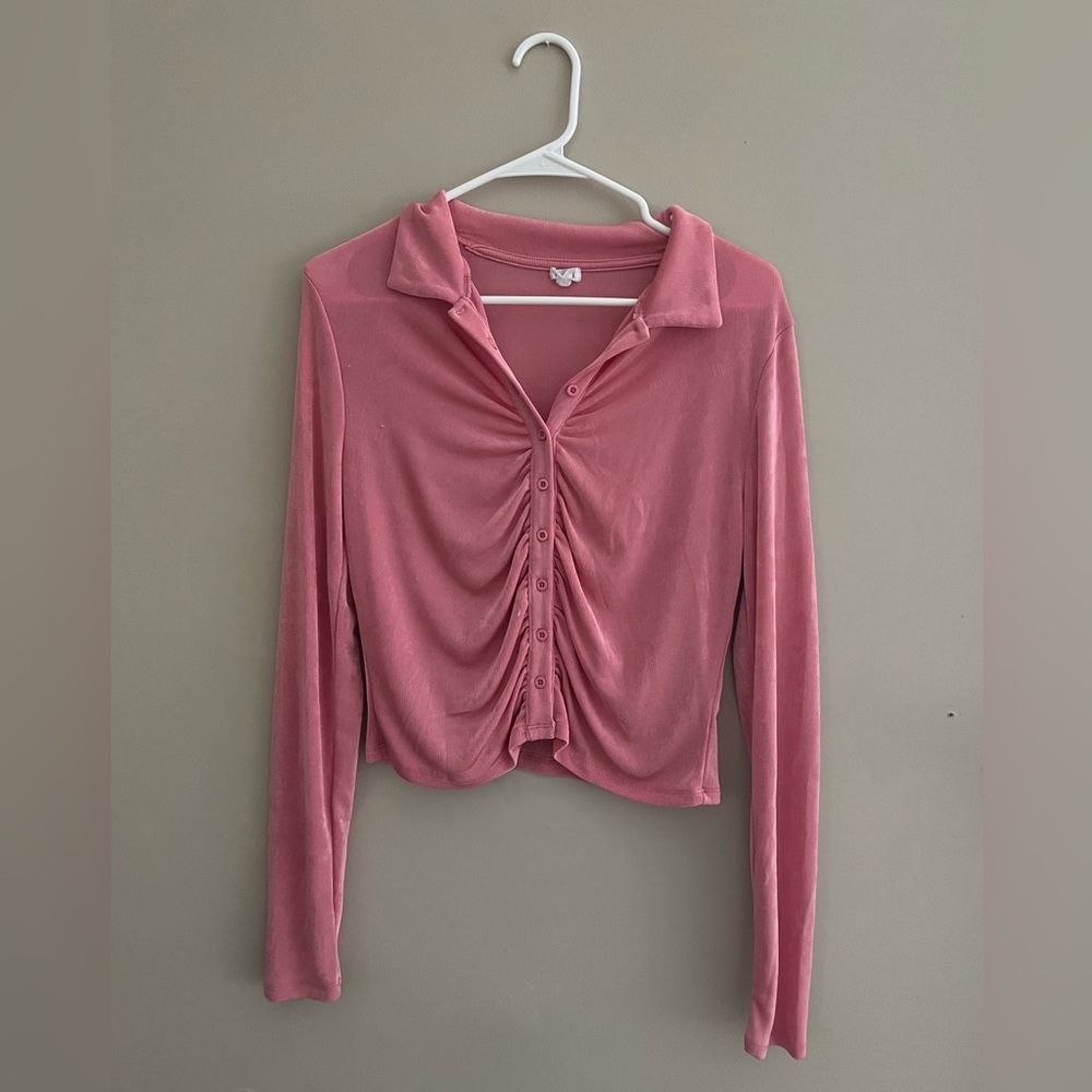 Garage pink button up top